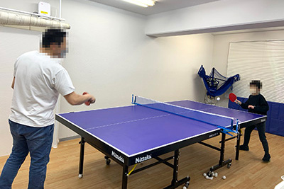 Enjoy table tennis with Shibakoen Takkyujyo Plus.