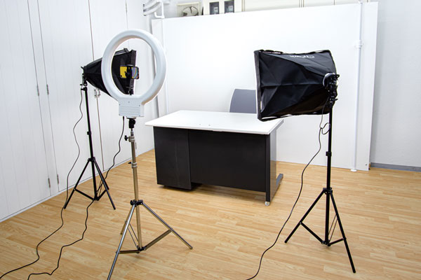 チラツキ防止のフリッカー対策の蛍光灯を設置しているレンタル撮影スタジオ＆レンタルルーム